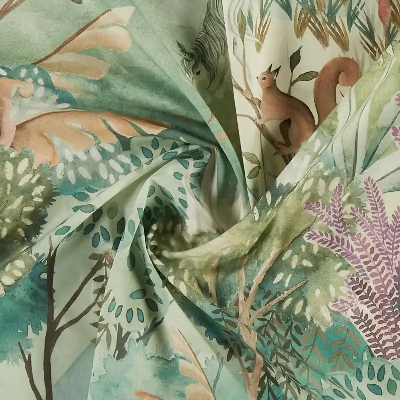 100 % gewebte Baumwolle, grün mit Einhorn und Eichhörnchen im Aquarell-Look Billig